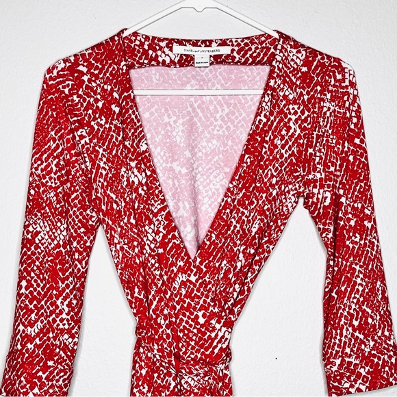 DVF New Julian Two Serpent Tango Snake Print Red & White Jersey Wrap Dress - Picture 2 of 7